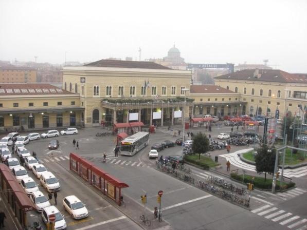 Bologna Bed Station Hotel Ngoại thất bức ảnh